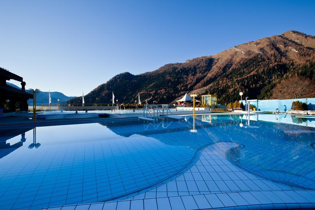 Hotel Les Bains D'Ovronnaz Bagian luar foto